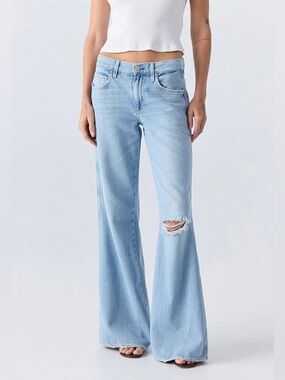 AMO DENIM
FAITH FLARE Light Blue High-Rise Wide-Leg Jeans with Knee Rip